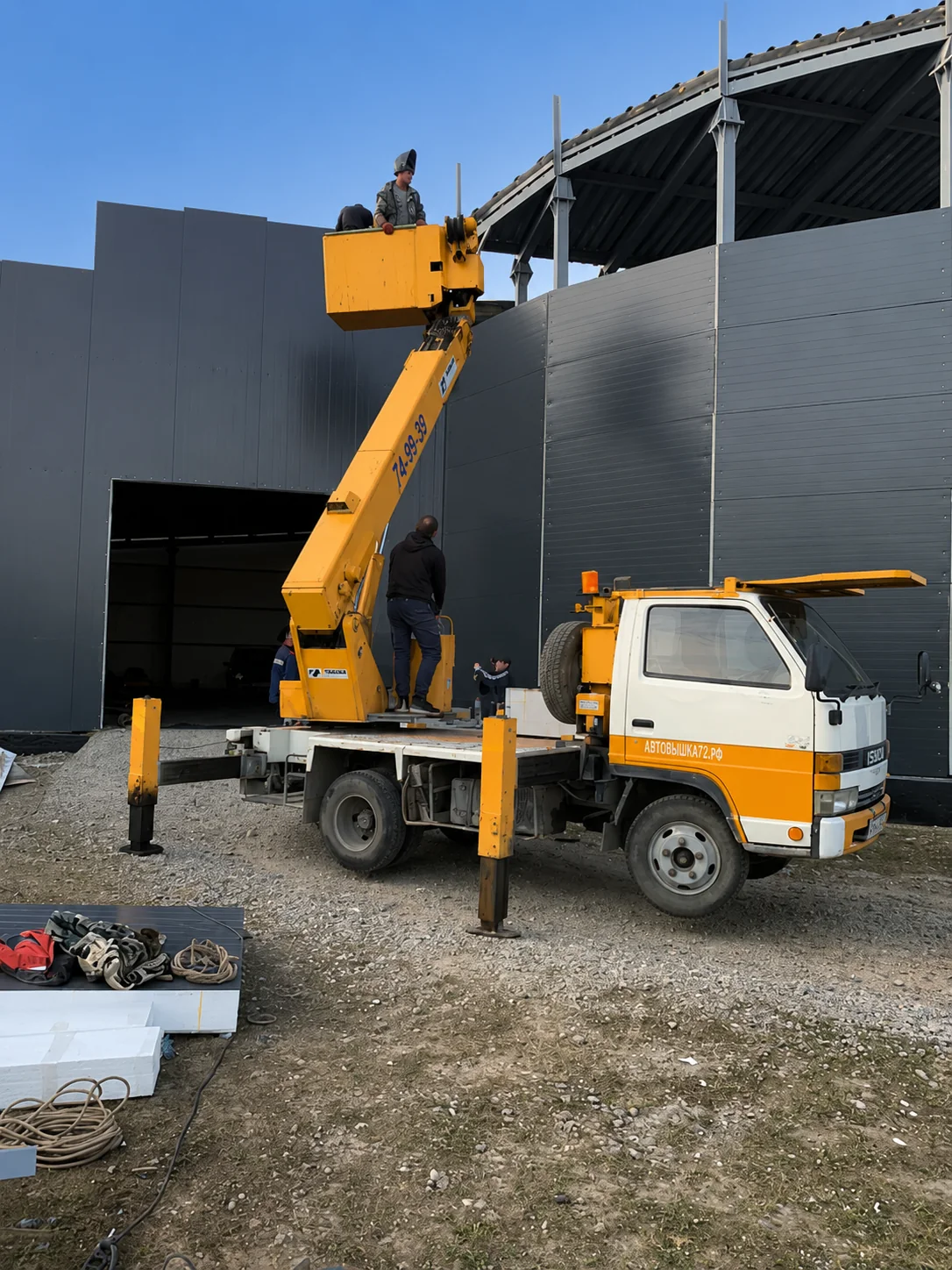 Автовышка Isuzu 15 метров с диэлектрической люлькой